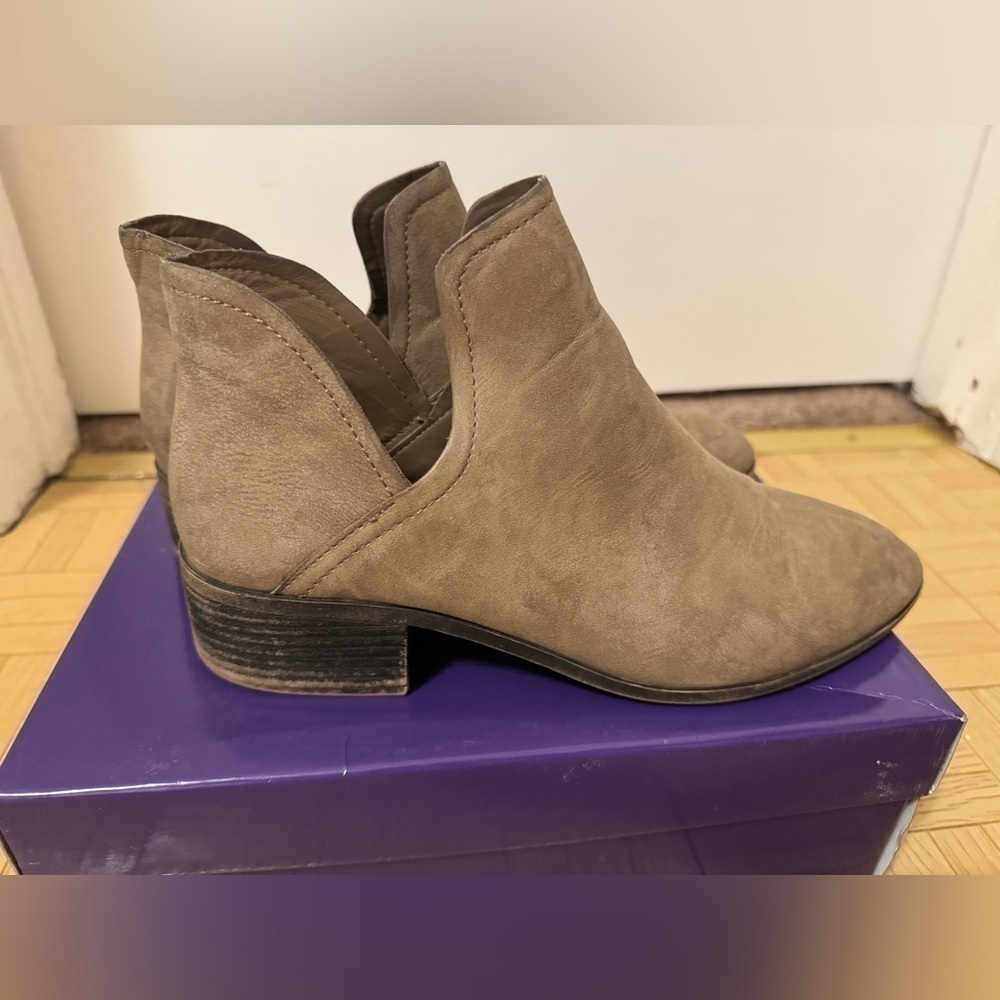 Madden Girl Women's Zavier Taupe Pari Ankle Bootie size 9